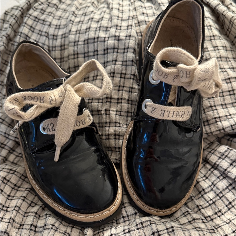 Zara Kids : Black Patent Leather Oxford  EU Size 26 (US Size 9.5 little kid)